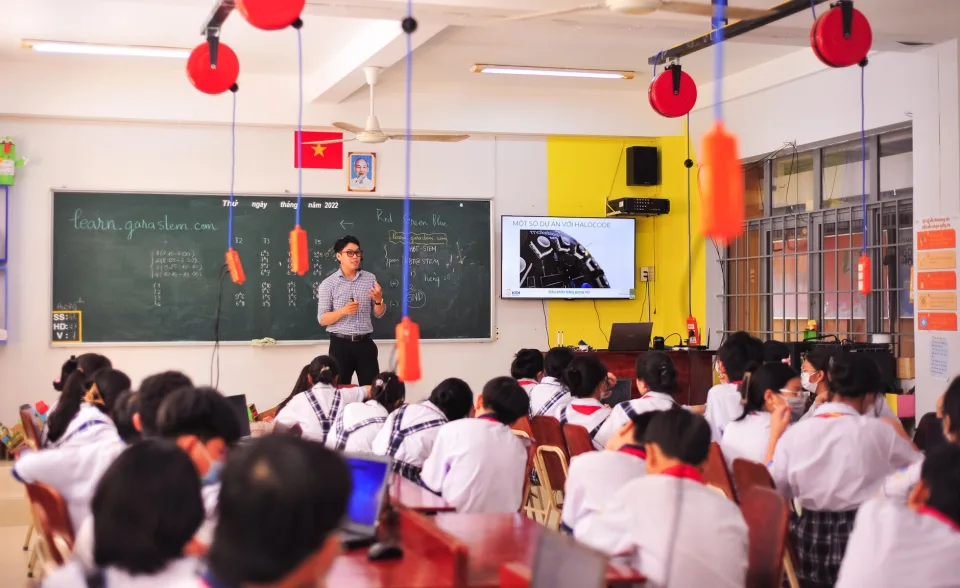 Học sinh đang ôn bài